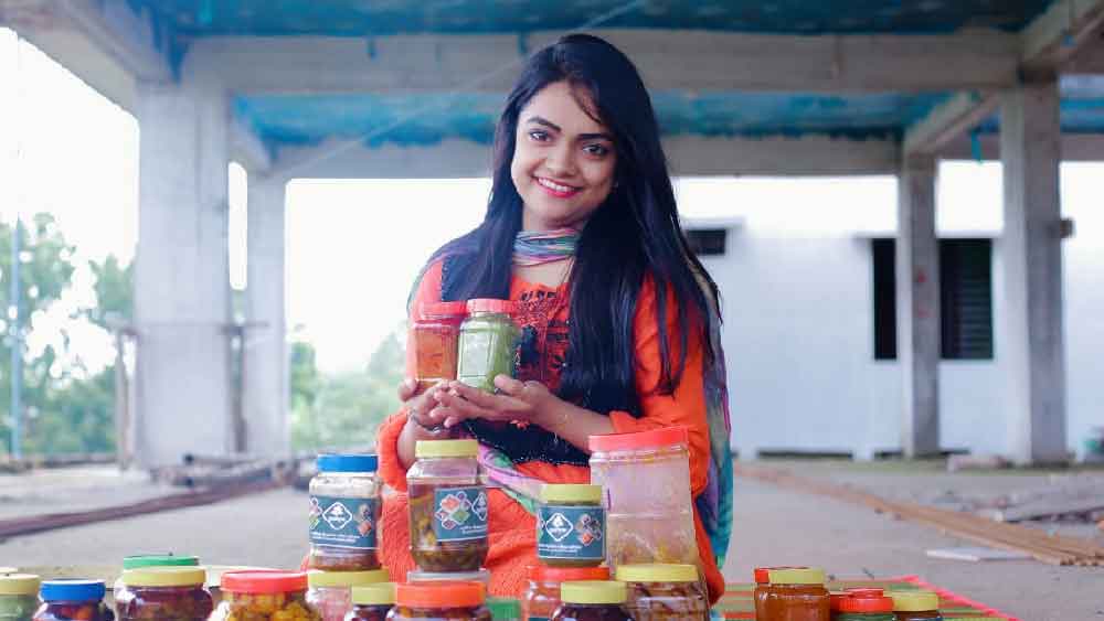 A Young Woman Earned 8 Lakhs by Selling Mango Pickles