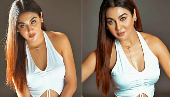 Jaya Ahsan's Deep Neck Dressed Photo Goes Viral On Net